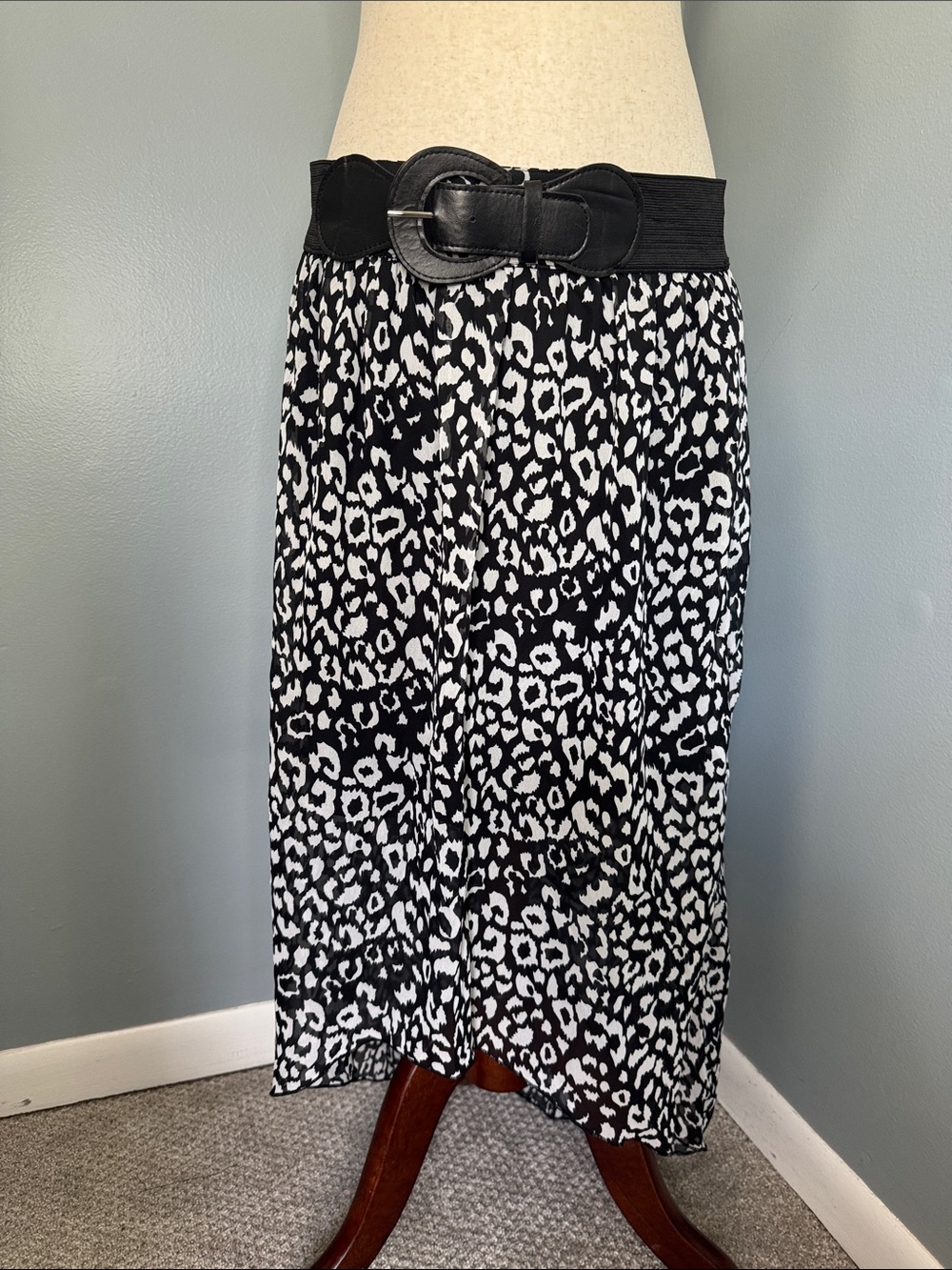 No Boundaries Women’s Black/White Animal Print Hi-Low Belted Skirt Sz L (11-13)